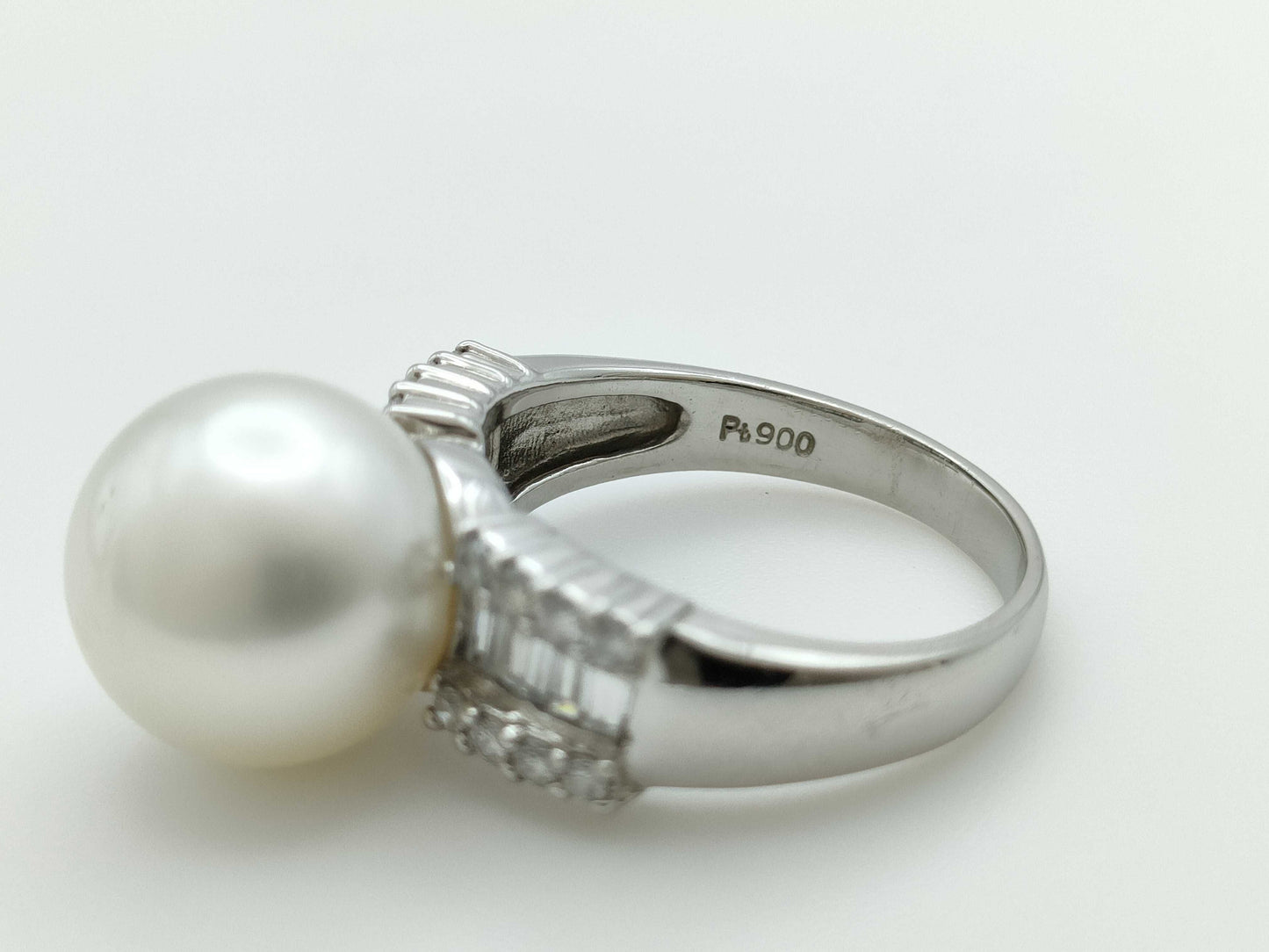 Pearl, Diameter: Approx. 11.8mm, DD.62ct, Pt900, 8.5g, Ring 