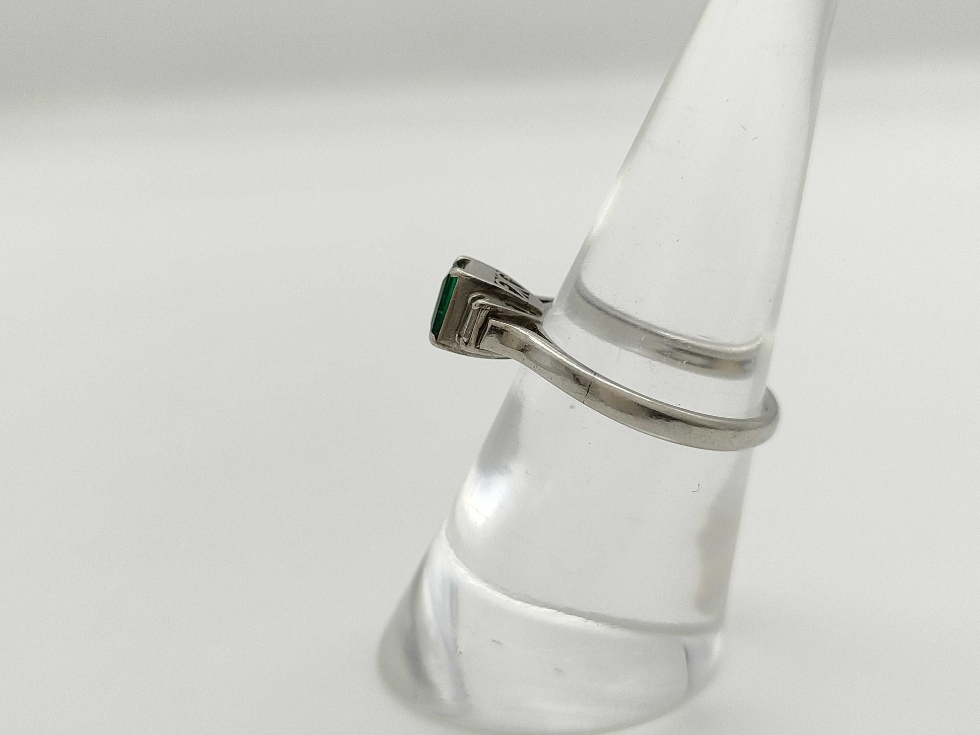 E0.40ct D0.18ct Pm850 3.1g Ring 