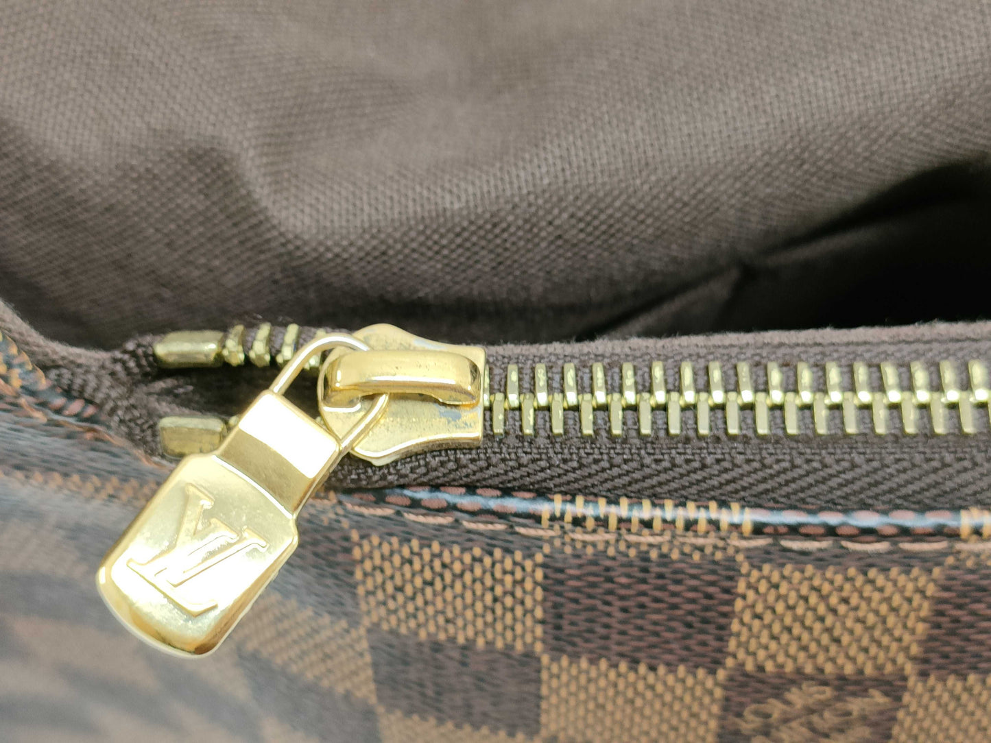 LOUIS VUITTON Damier LOUIS VUITTON Brooklyn Shoulder Bag