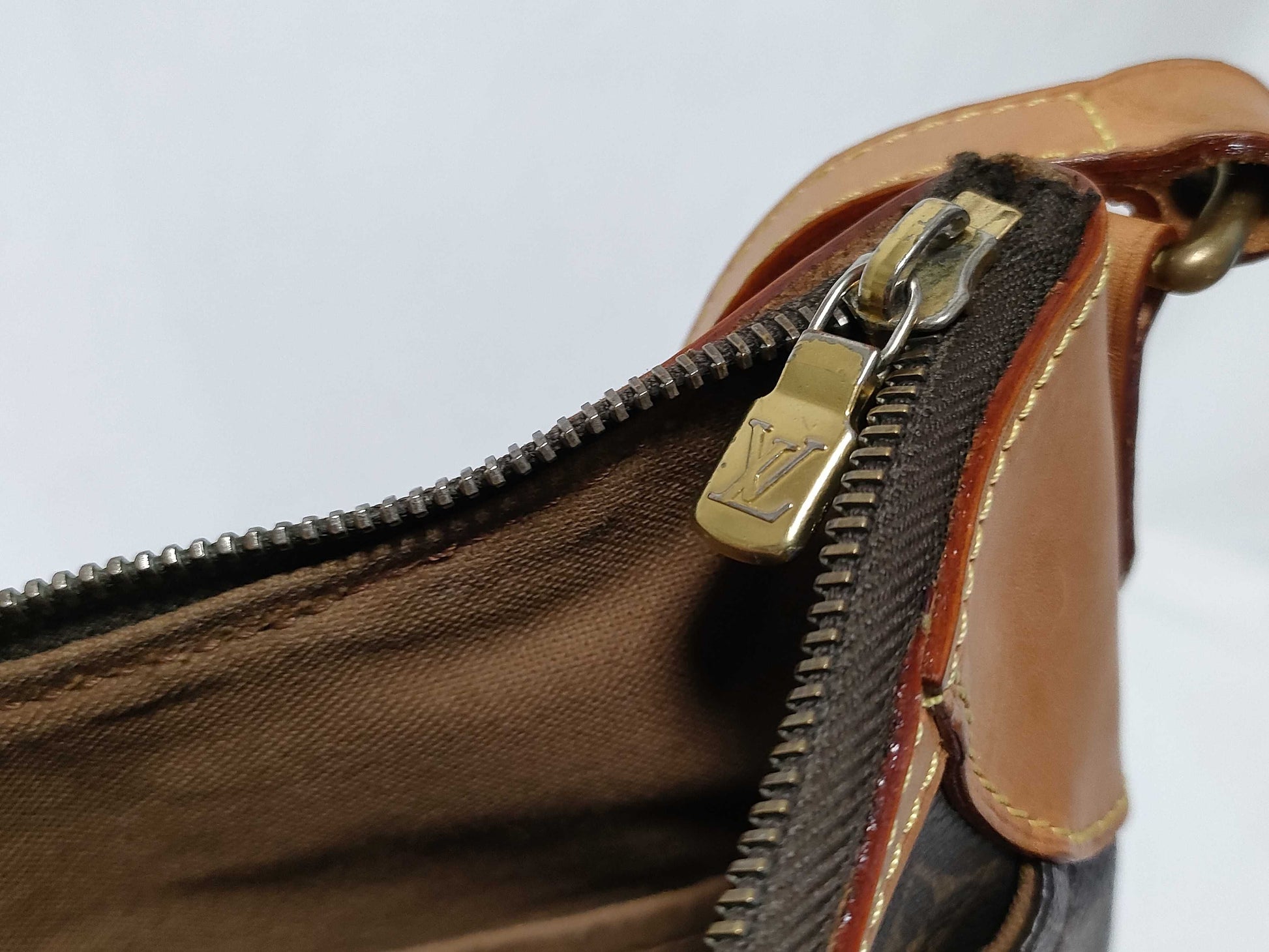 LOUIS VUITTON RFID Unverified CA3015 Monogram LOUIS VUITTON Oden Shoulder Bag