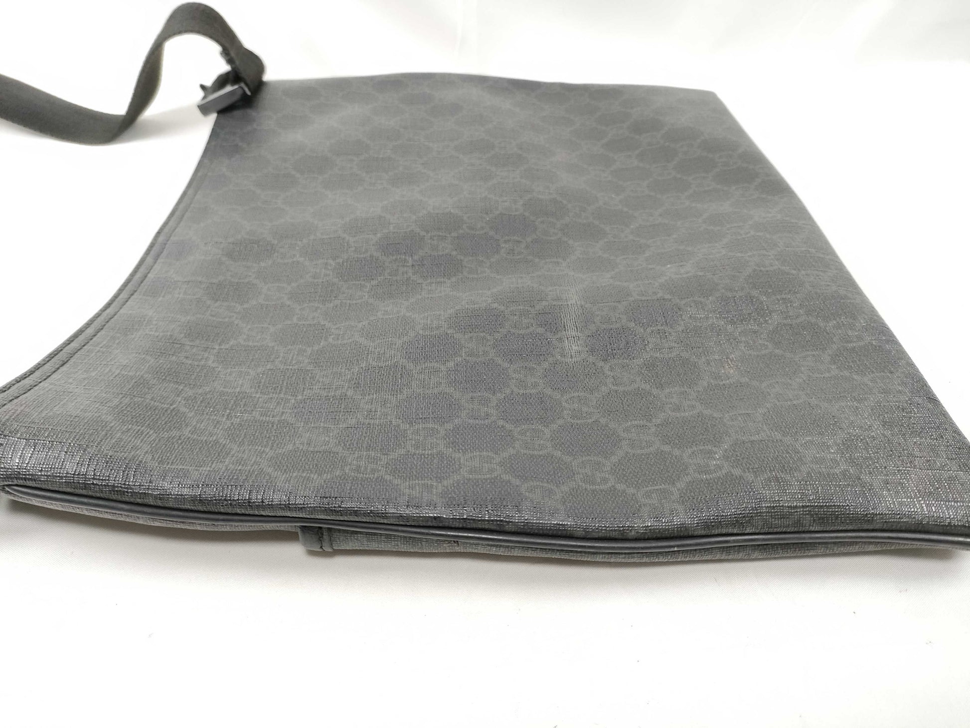 GUCCI GG Supreme Black Shoulder Bag