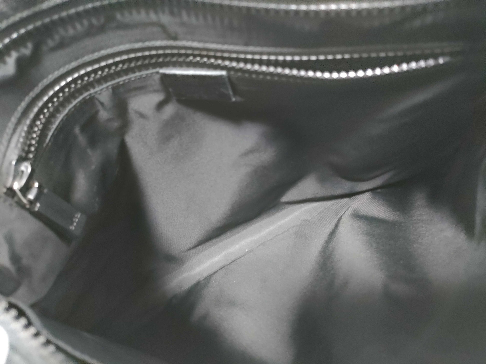 GUCCI GG Supreme Black Shoulder Bag