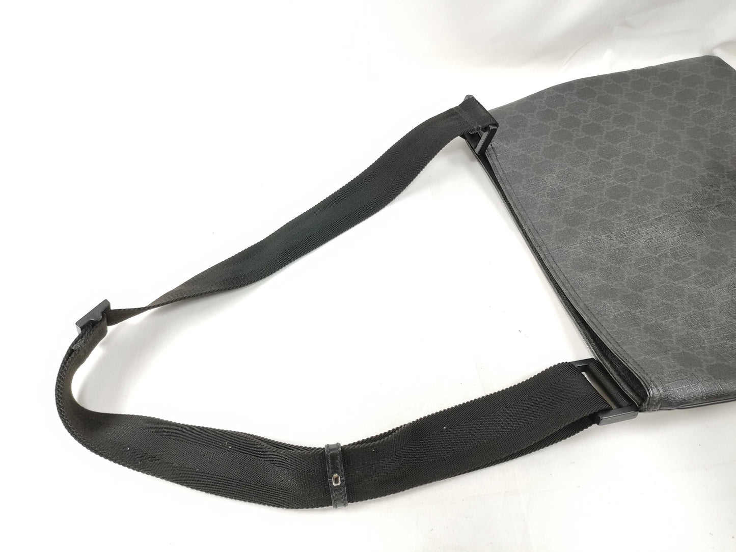 GUCCI GG Supreme Black Shoulder Bag
