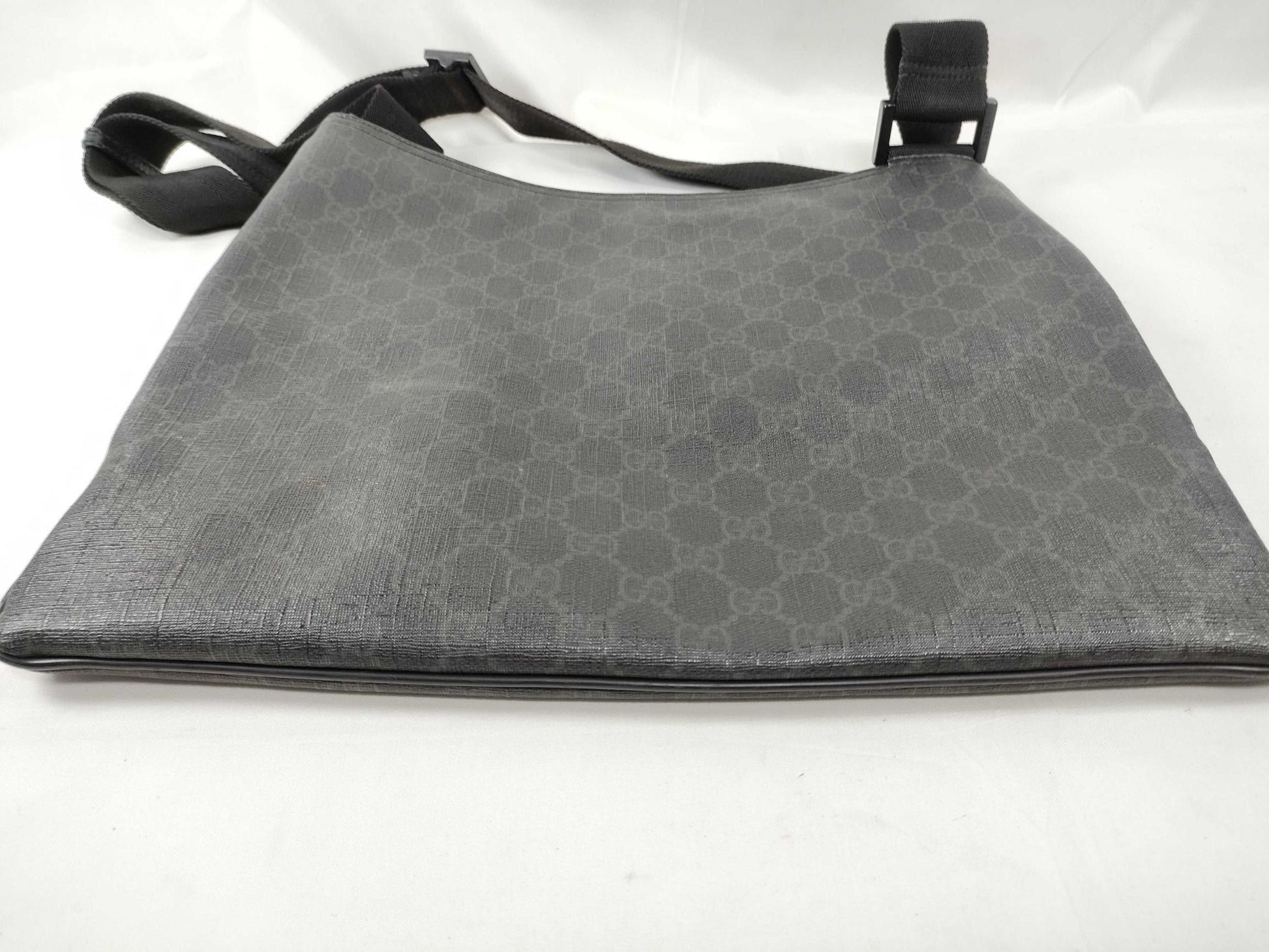 GUCCI GG Supreme Black Shoulder Bag