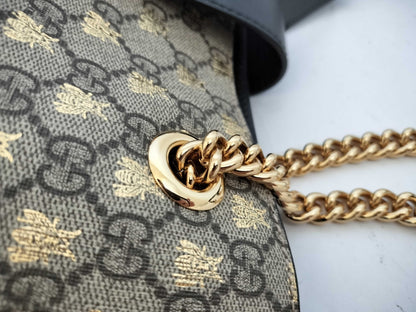 GUCCI GG Supreme Bee Medium Padlock Chain Shoulder Bag Tote Bag