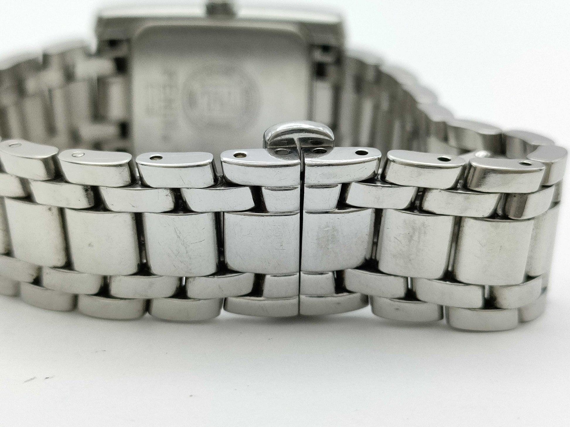 FENDI 087-7000L-370 Quartz Shell Dial Non-Moving Women's Watch