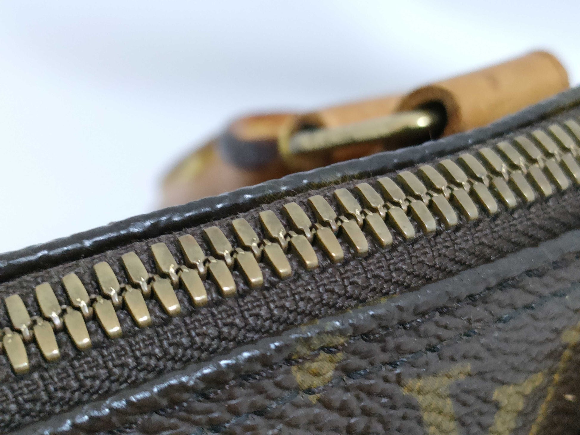 LOUIS VUITTON RFID verification failed. Monogram Louis Vuitton Monogram Alma handbag.