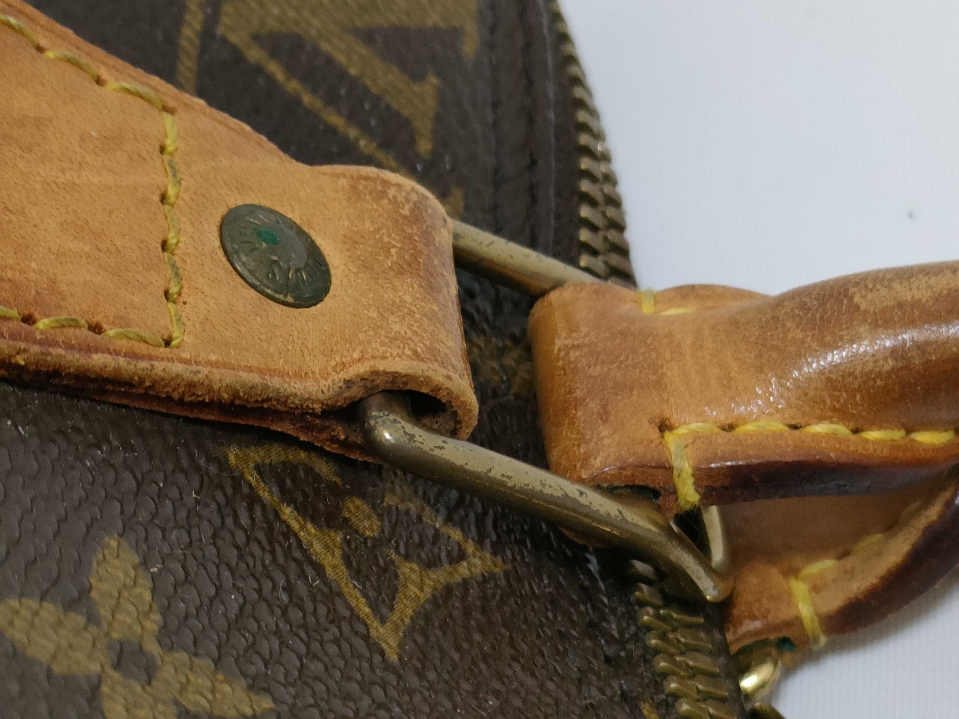 LOUIS VUITTON RFID verification failed. Monogram Louis Vuitton Monogram Alma handbag.
