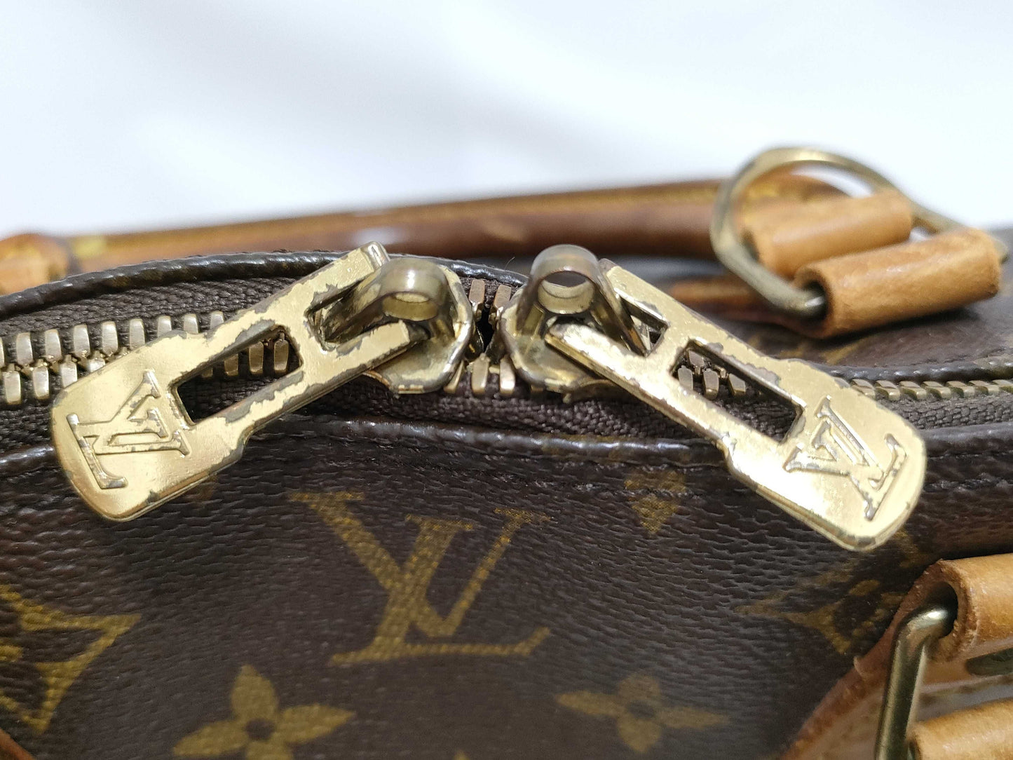 LOUIS VUITTON RFID verification failed. Monogram Louis Vuitton Monogram Alma handbag.