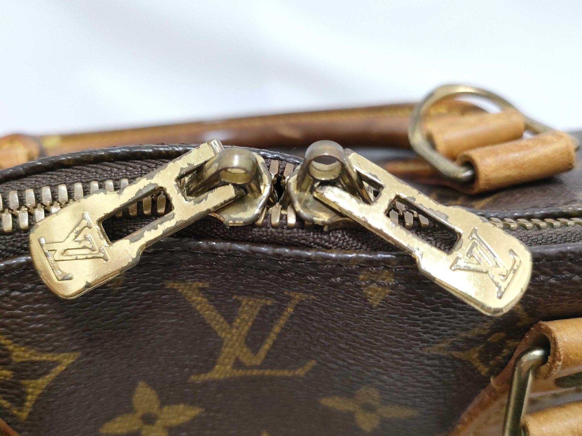LOUIS VUITTON RFID verification failed. Monogram Louis Vuitton Monogram Alma handbag.