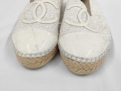 CHANEL Tweed x Patent Leather Size 35 Sneakers