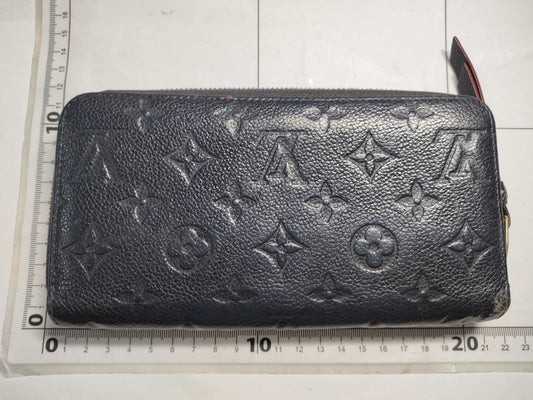 LOUIS VUITTON Monogram Empreinte Zippy Wallet