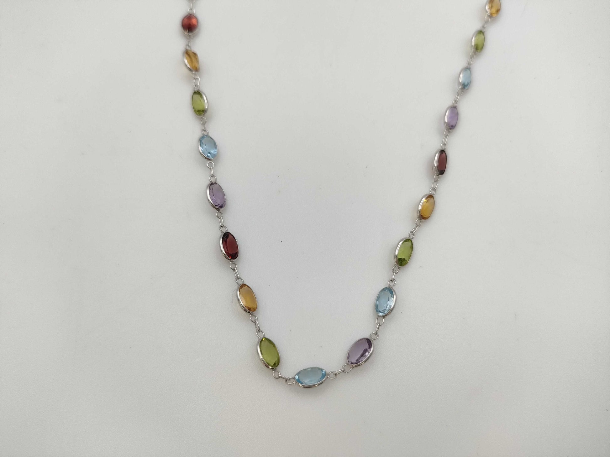 Colored Stone Multi 750 15.7g Necklace 
