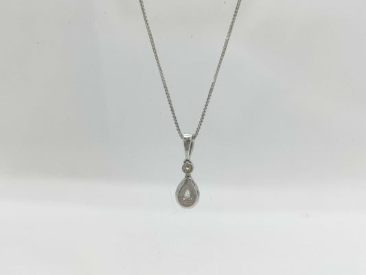 0.10ct Pink Diamond, 0.51ct Colorless Diamond, Pt900/850, 2.5g Necklace 