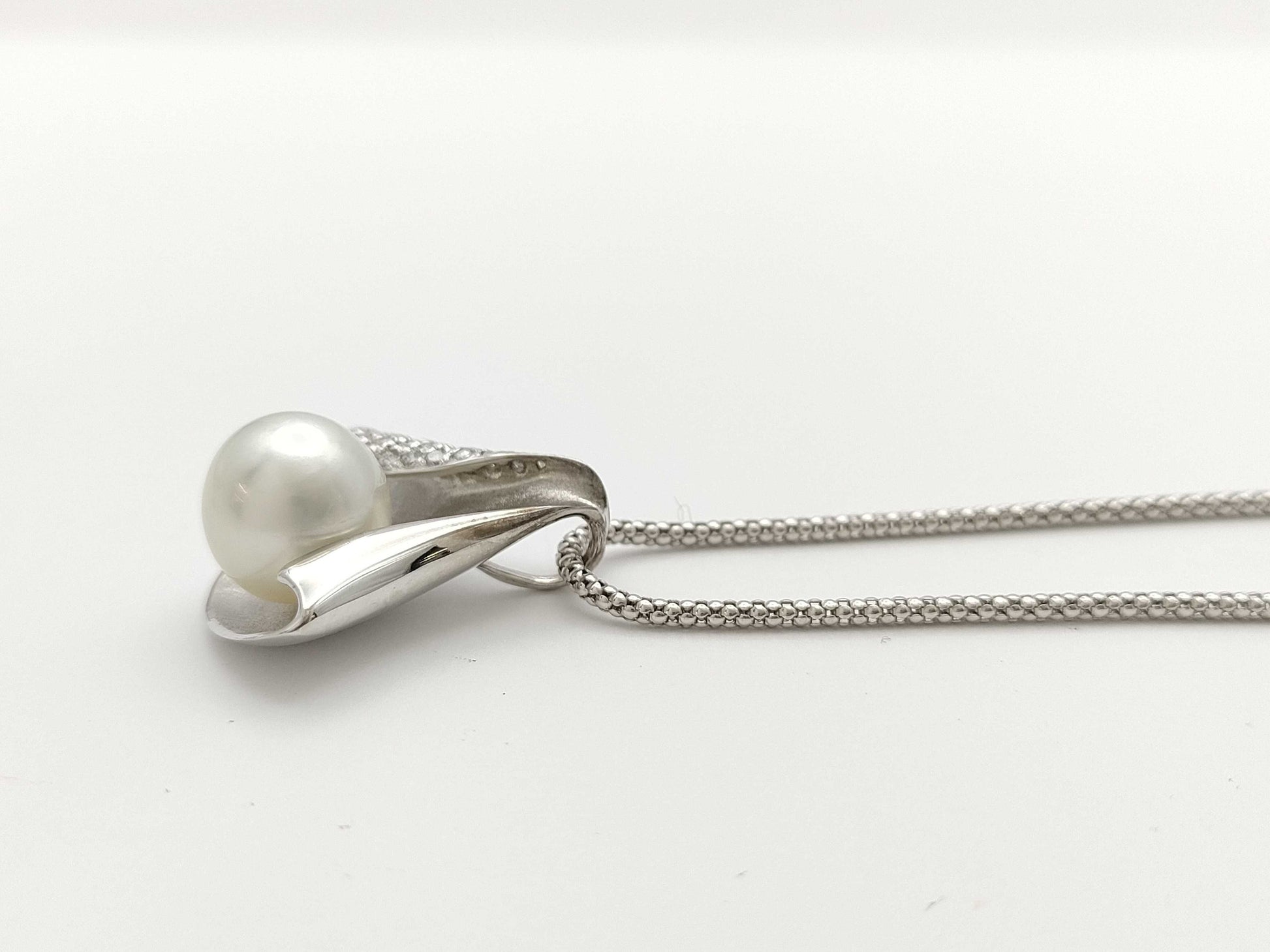 Pearl diameter: approx. 11.1mm, D0.20ct, 18K White Gold, 13.7g, Necklace 