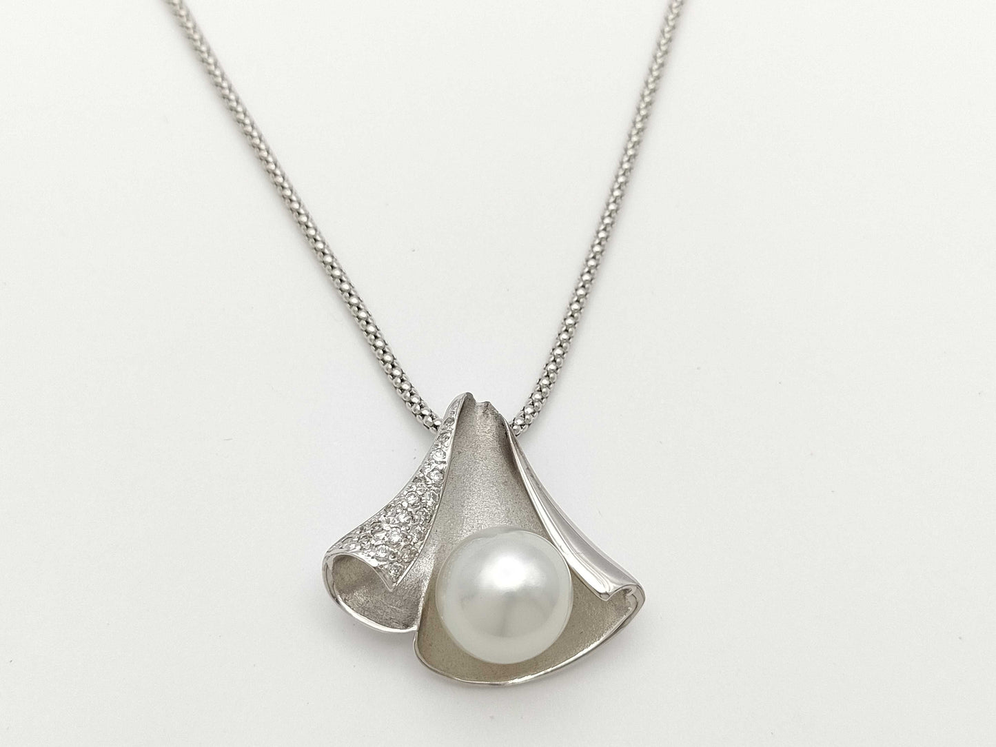 Pearl diameter: approx. 11.1mm, D0.20ct, 18K White Gold, 13.7g, Necklace 