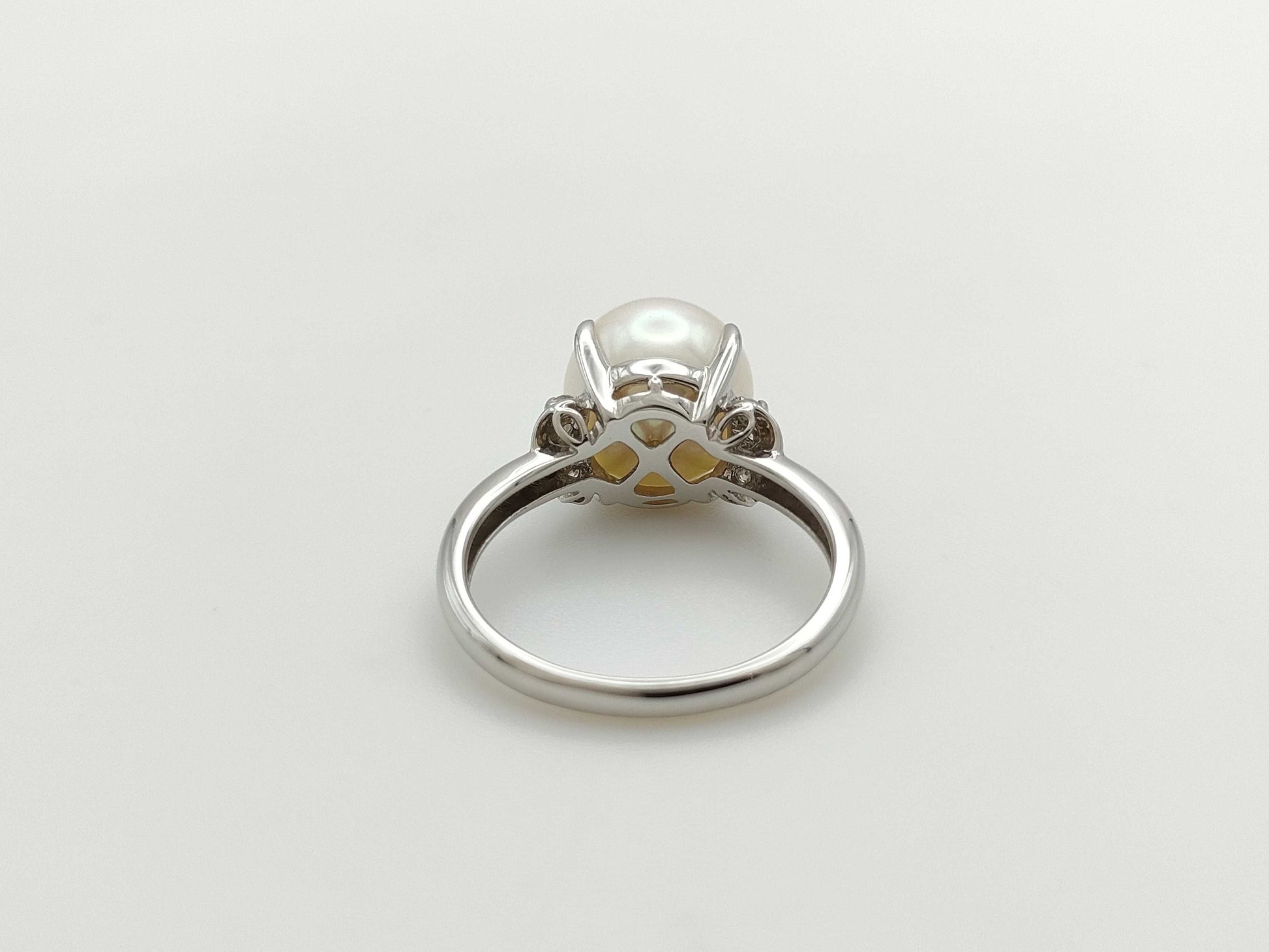 Pearl Ring 9.7mm Diameter, 0.07ct, 14K White Gold, 3.1g