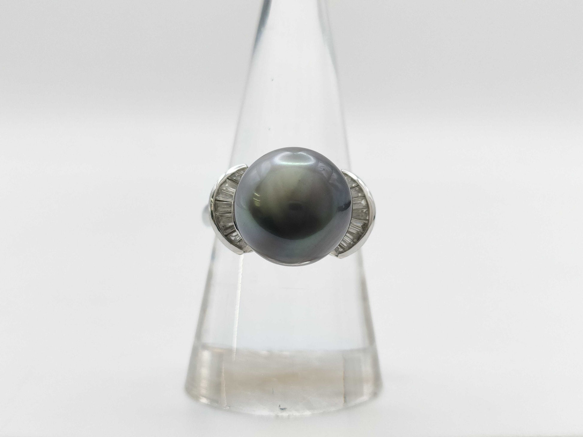 Black South Sea Pearl Ring, approx. 12.4mm diameter, 0.31ct, 8.6g, PT900 