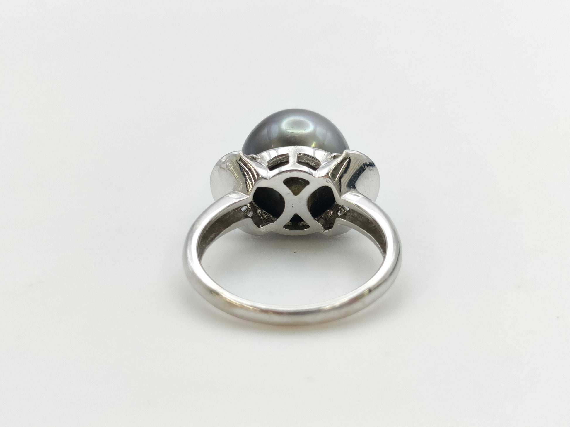 Black South Sea Pearl Ring, approx. 12.4mm diameter, 0.31ct, 8.6g, PT900 