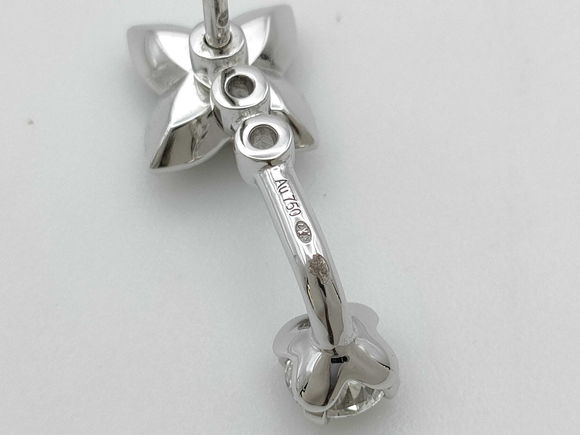 LOUIS VUITTON Star Blossom Diamond WHITE AU750 3.3g 