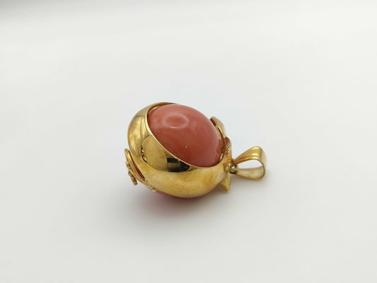 Coral pendant top, diameter approximately 18.6mm, 18K gold, 15.6g 