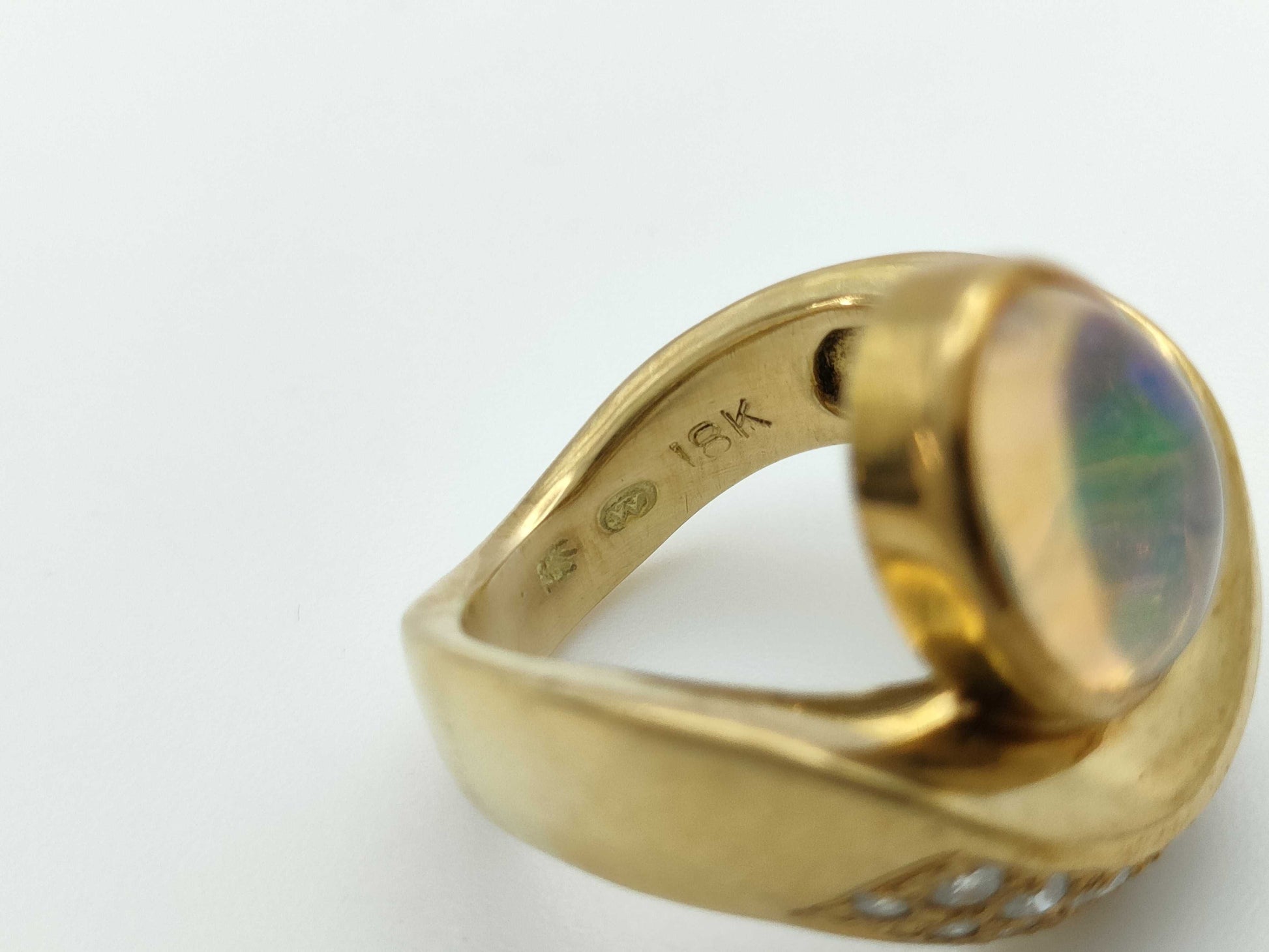 Opal and Diamond 18K 9.7g Ring 