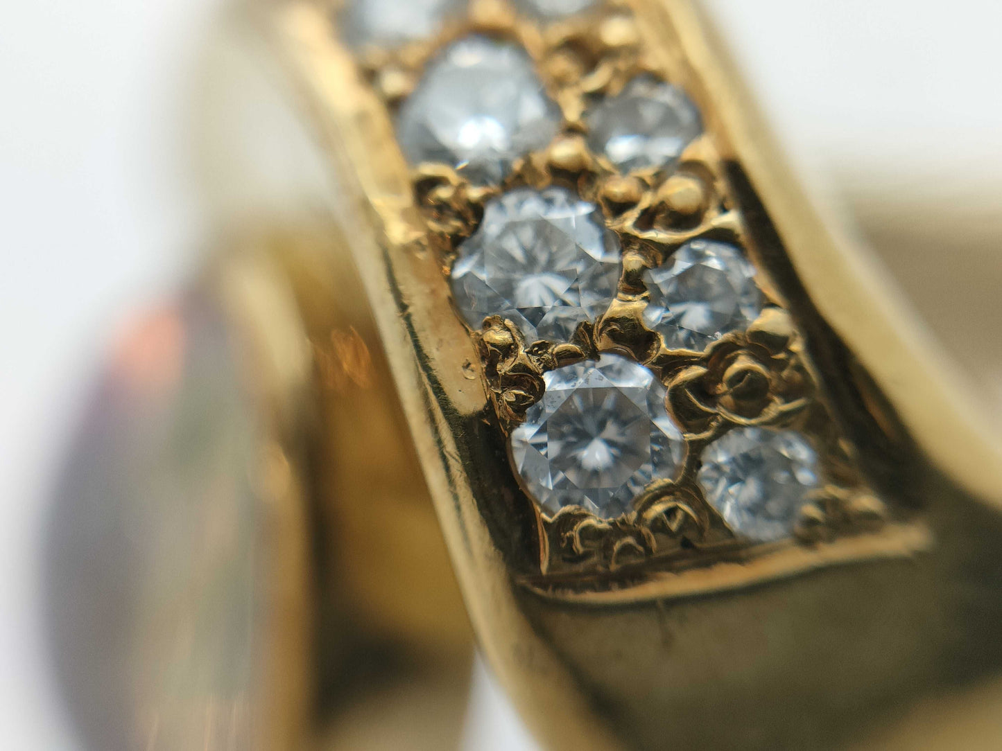 Opal and Diamond 18K 9.7g Ring 