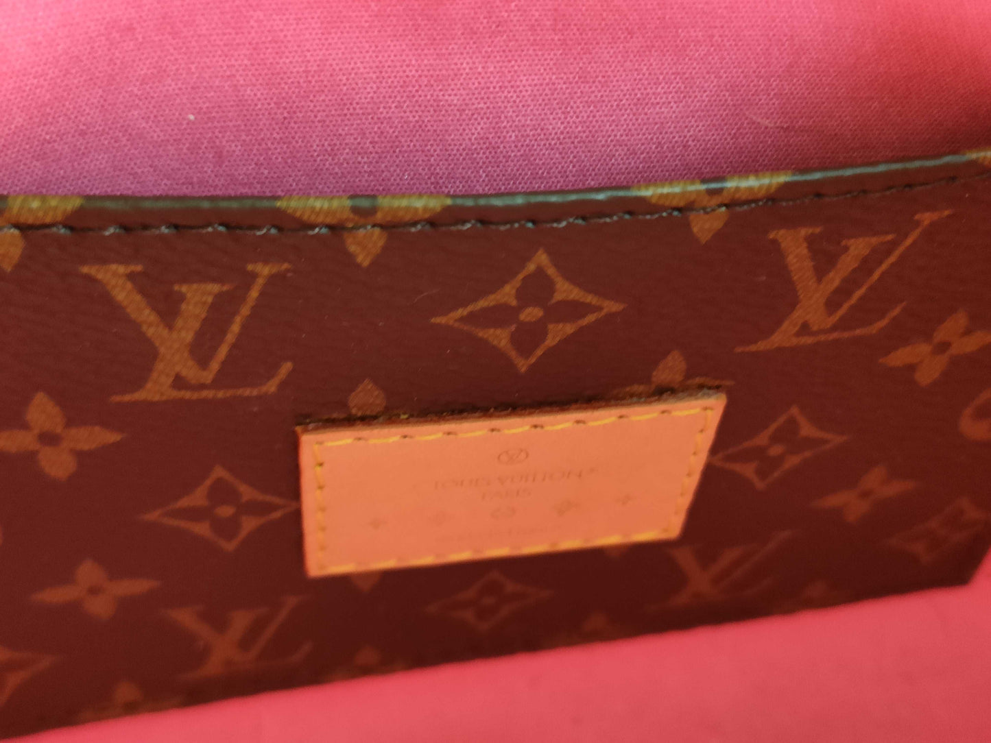 LOUIS VUITTON Vernis Reed PM Neon Pink M42028 Hair Clip LV Pink M03028 Handbag