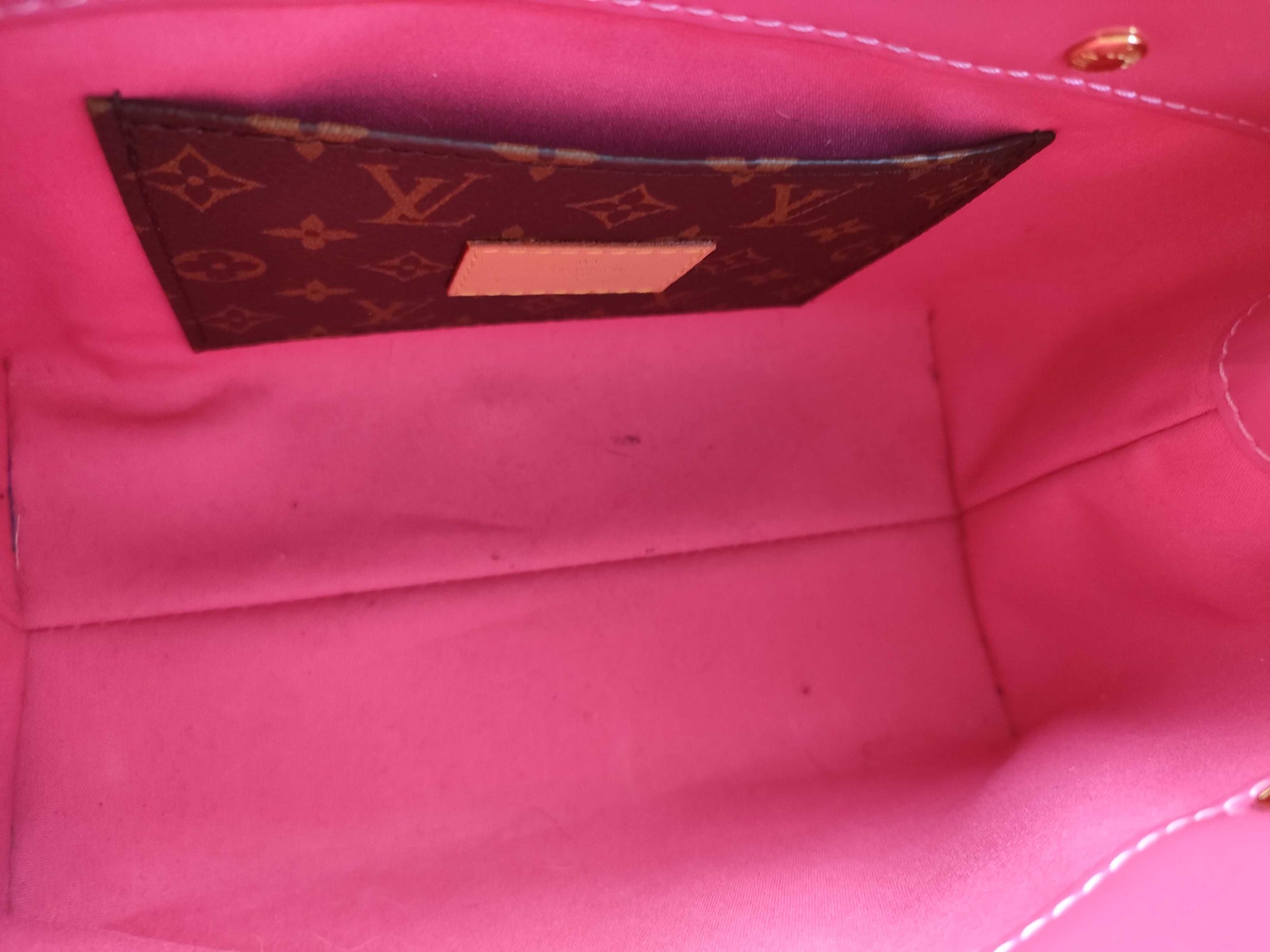 LOUIS VUITTON Vernis Reed PM Neon Pink M42028 Hair Clip LV Pink M03028 Handbag