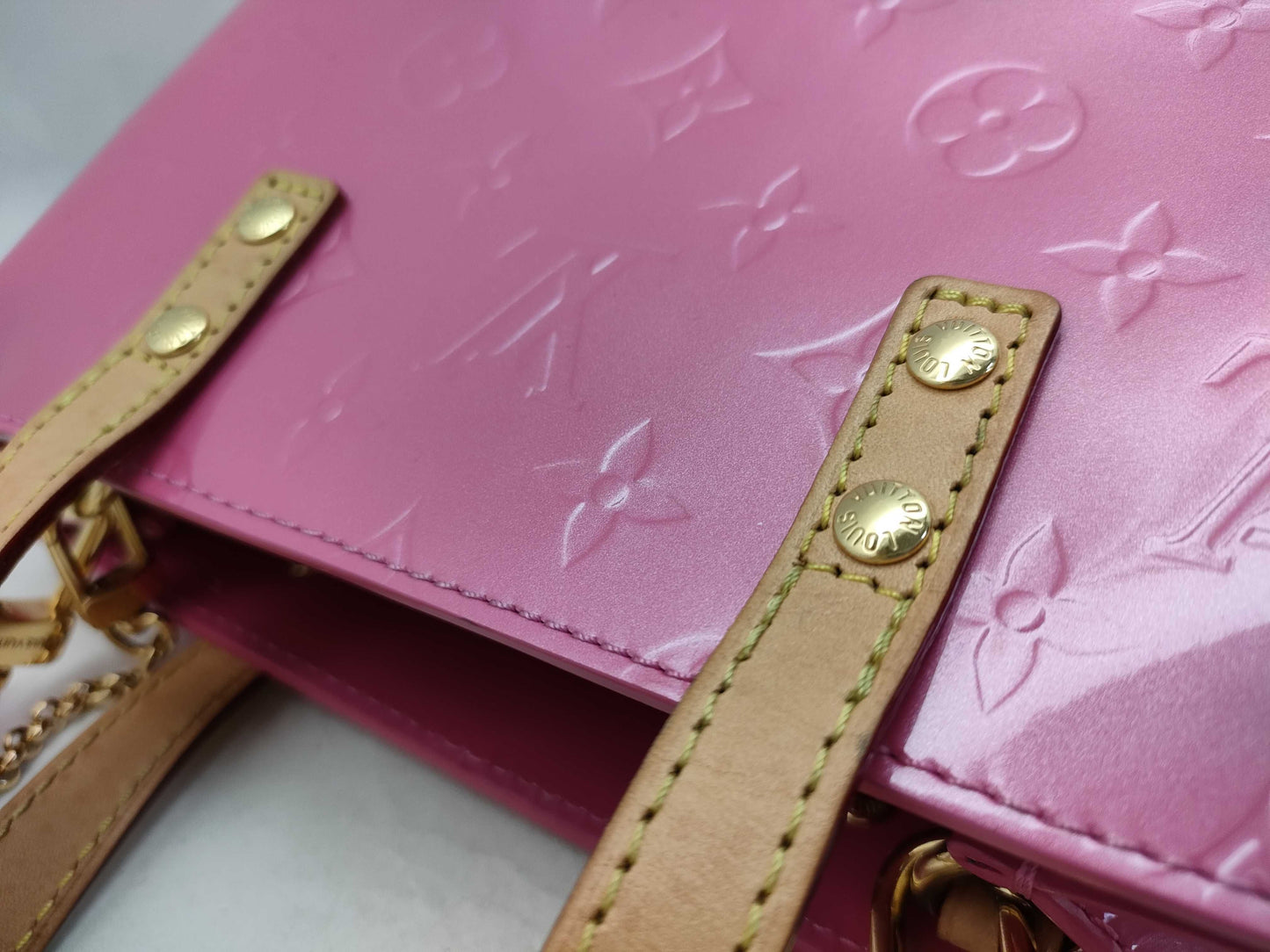 LOUIS VUITTON Vernis Reed PM Neon Pink M42028 Hair Clip LV Pink M03028 Handbag