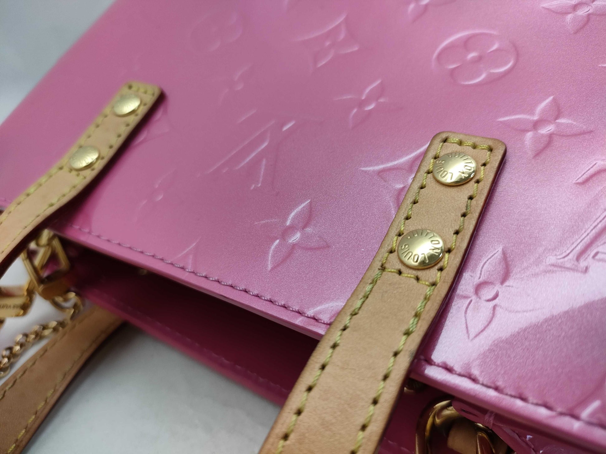 LOUIS VUITTON Vernis Reed PM Neon Pink M42028 Hair Clip LV Pink M03028 Handbag