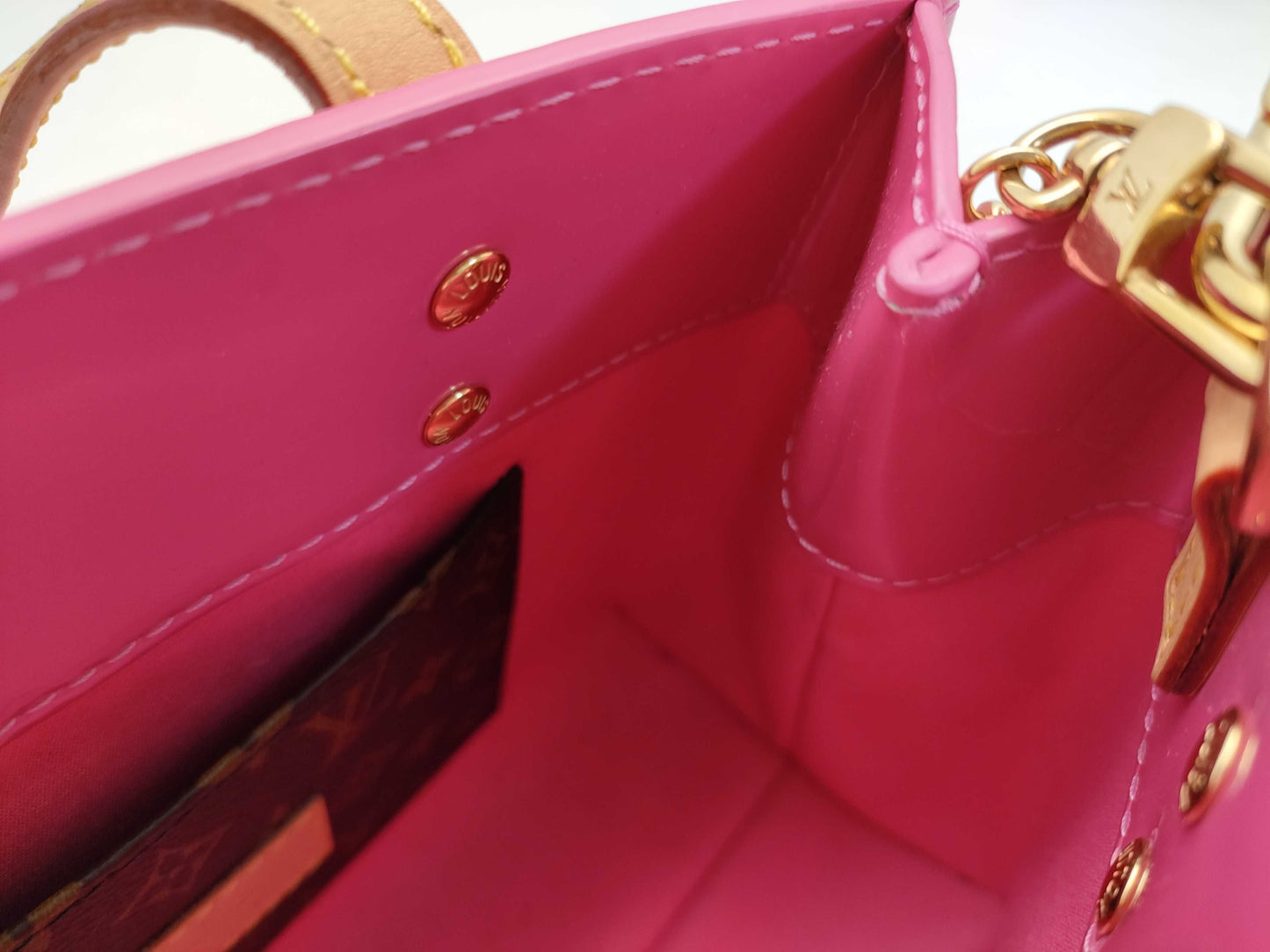 LOUIS VUITTON Vernis Reed PM Neon Pink M42028 Hair Clip LV Pink M03028 Handbag