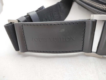 LOUIS VUITTON Taiga Beluga Shoulder Bag