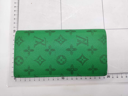 LOUIS VUITTON RFID Verified Louis Vuitton Everyday LV Portefeuille Brazza Long Wallet Green Wallet
