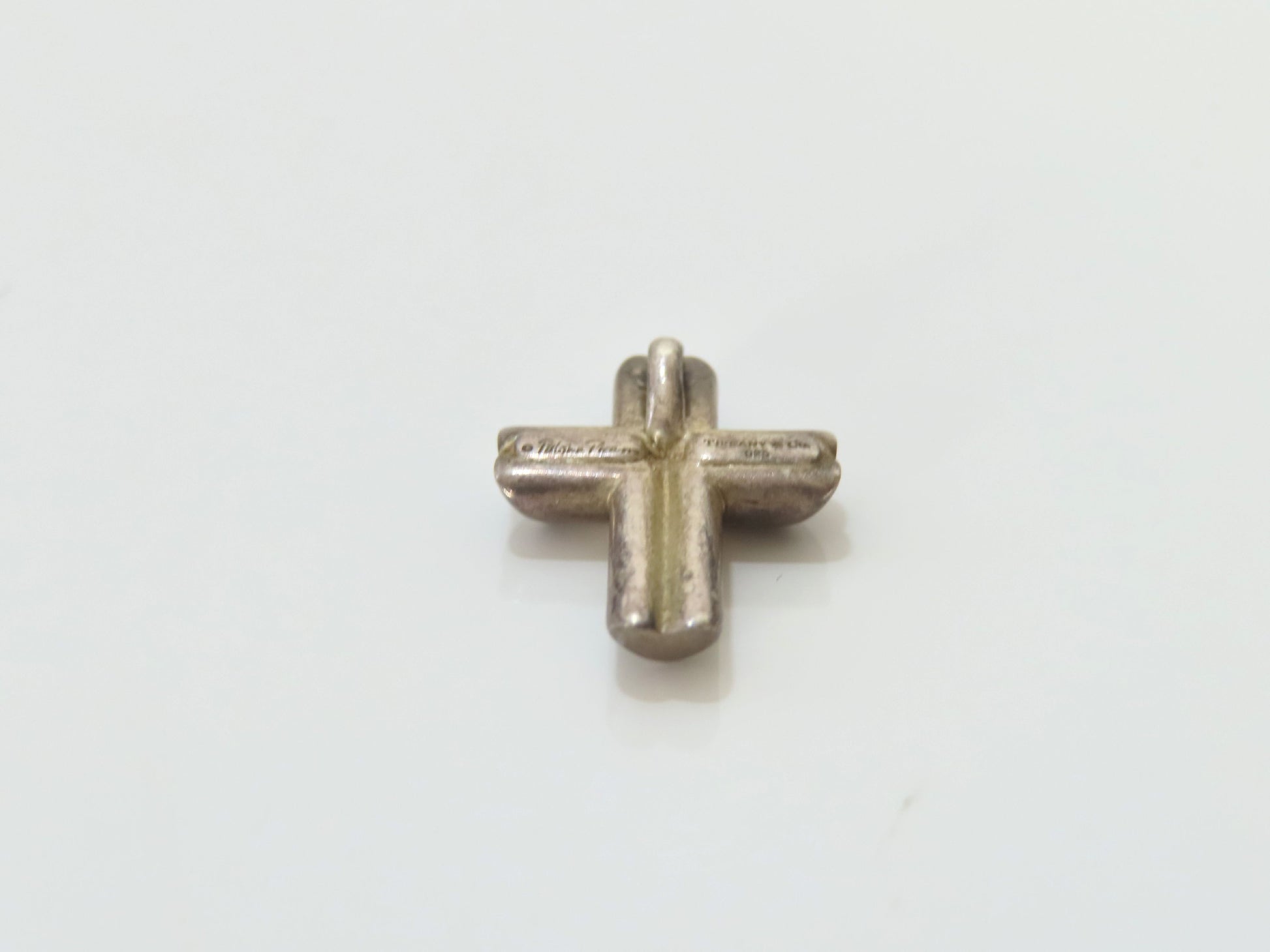 Tiffany & Co. TIFFANY & Co. Minor scratches on cross motif necklace in 925