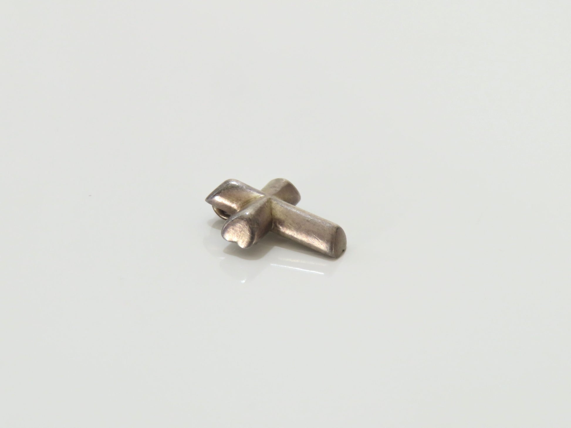 Tiffany & Co. TIFFANY & Co. Minor scratches on cross motif necklace in 925