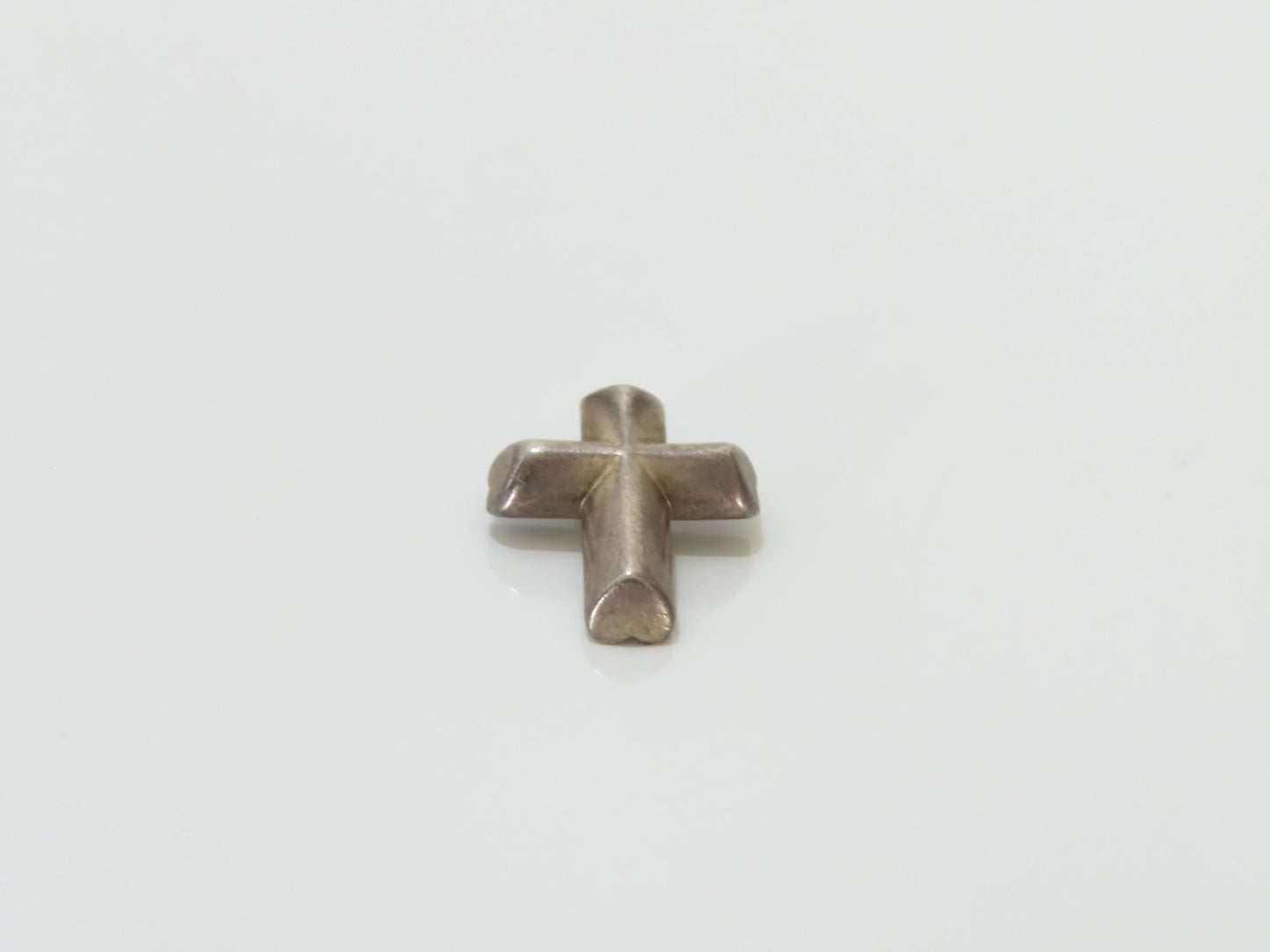 Tiffany & Co. TIFFANY & Co. Minor scratches on cross motif necklace in 925