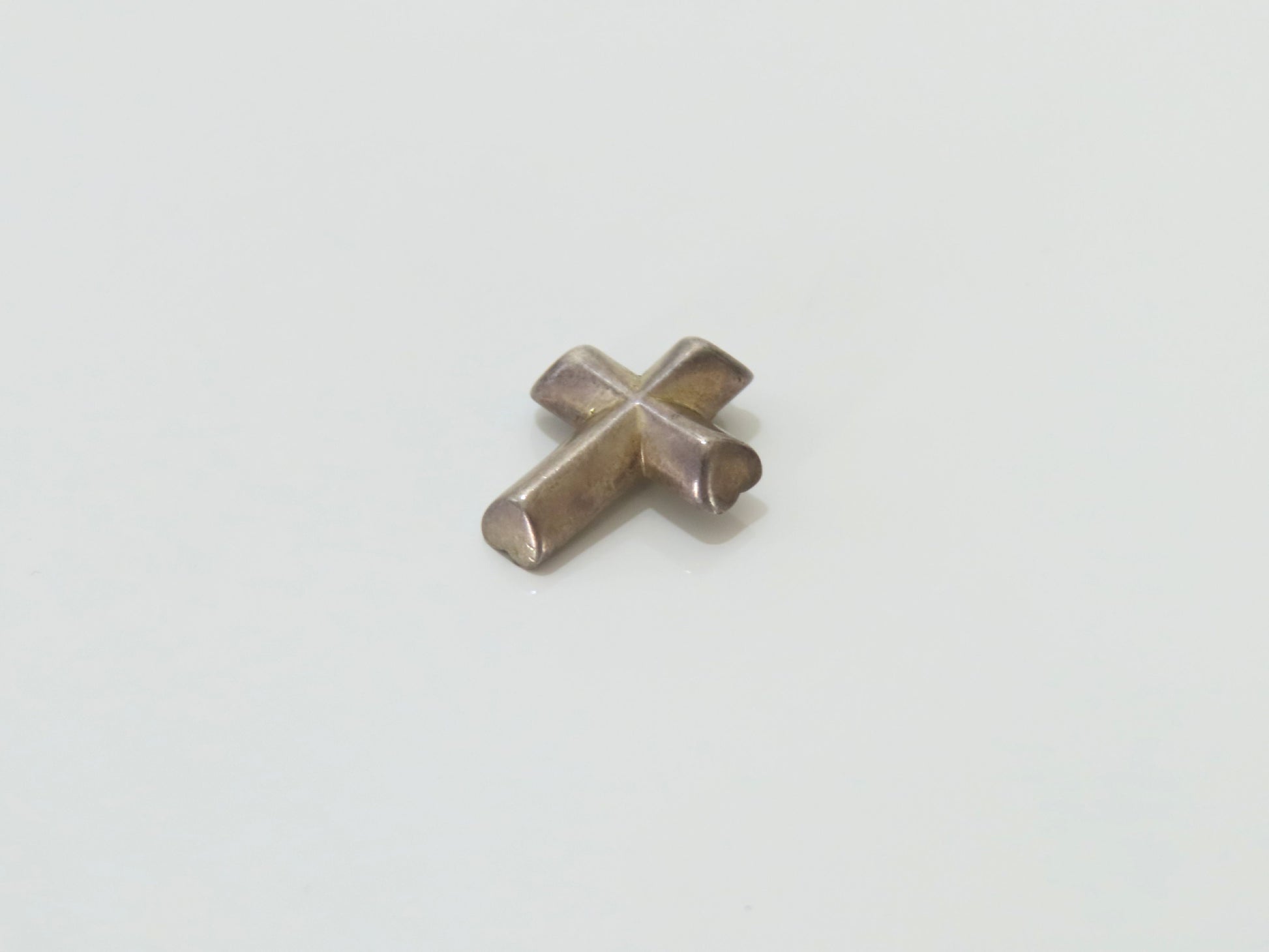 Tiffany & Co. TIFFANY & Co. Minor scratches on cross motif necklace in 925