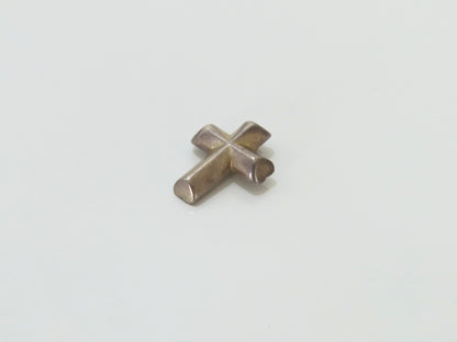 Tiffany & Co. TIFFANY & Co. Minor scratches on cross motif necklace in 925