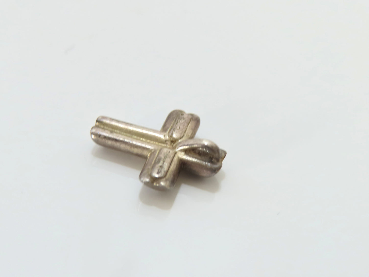 Tiffany & Co. TIFFANY & Co. Minor scratches on cross motif necklace in 925