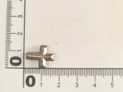 Tiffany & Co. TIFFANY & Co. Minor scratches on cross motif necklace in 925