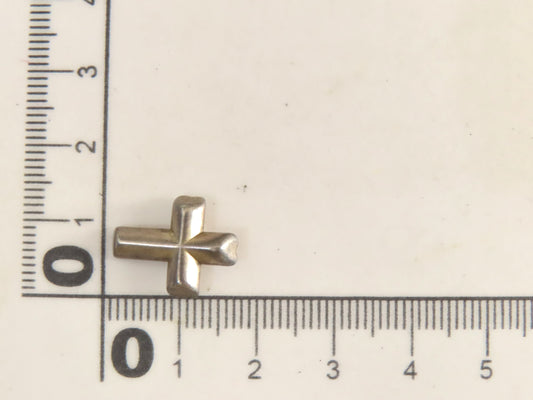 Tiffany & Co. TIFFANY & Co. Minor scratches on cross motif necklace in 925