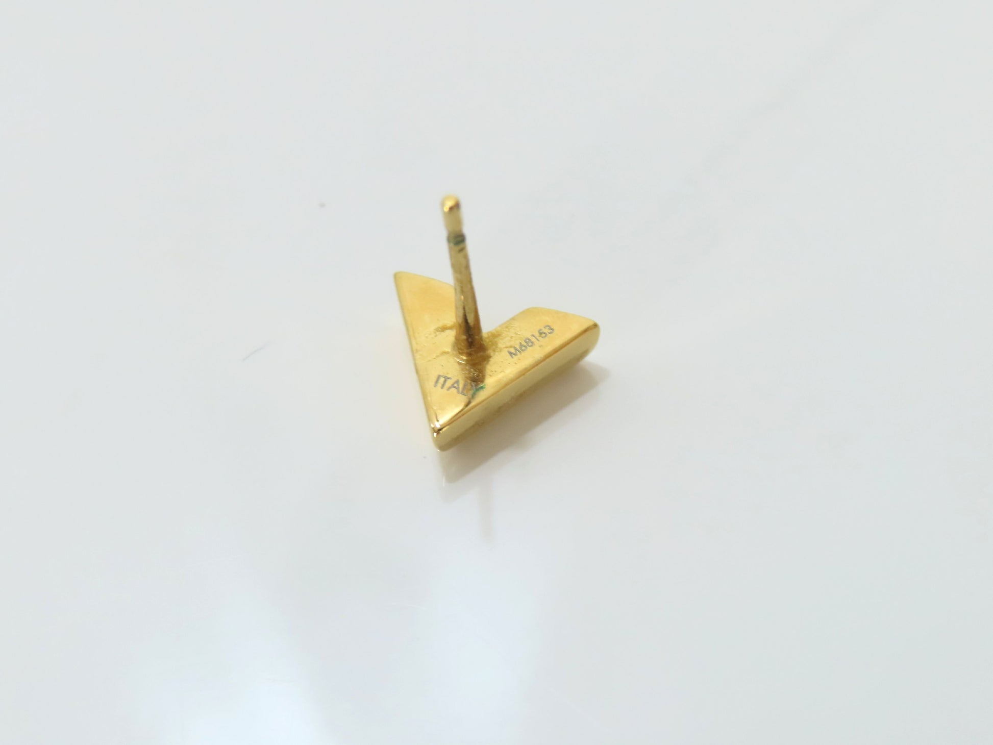 LOUIS VUITTON LV Essential V Earrings M68153 LE1213 GP Earrings