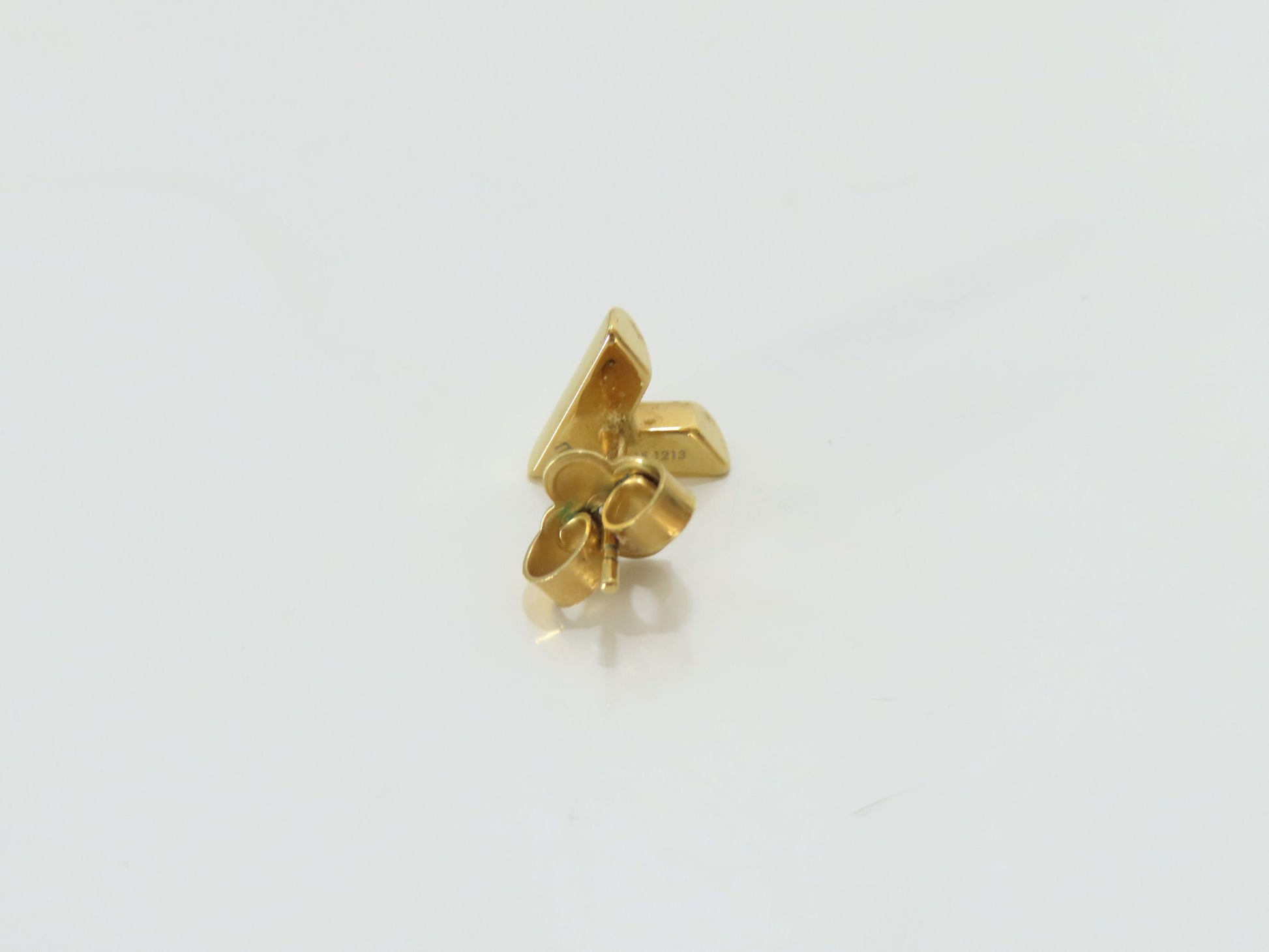 LOUIS VUITTON LV Essential V Earrings M68153 LE1213 GP Earrings