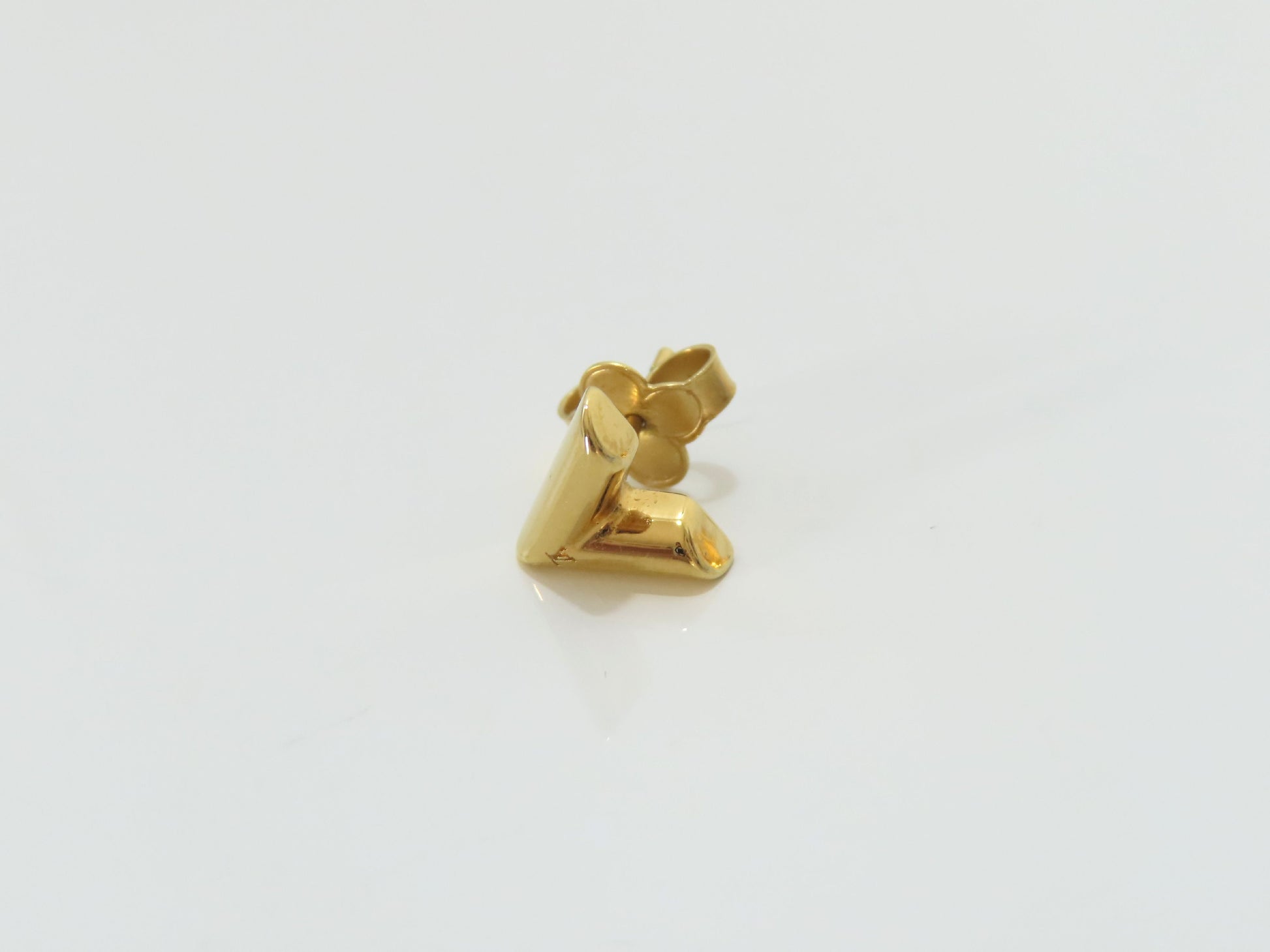 LOUIS VUITTON LV Essential V Earrings M68153 LE1213 GP Earrings