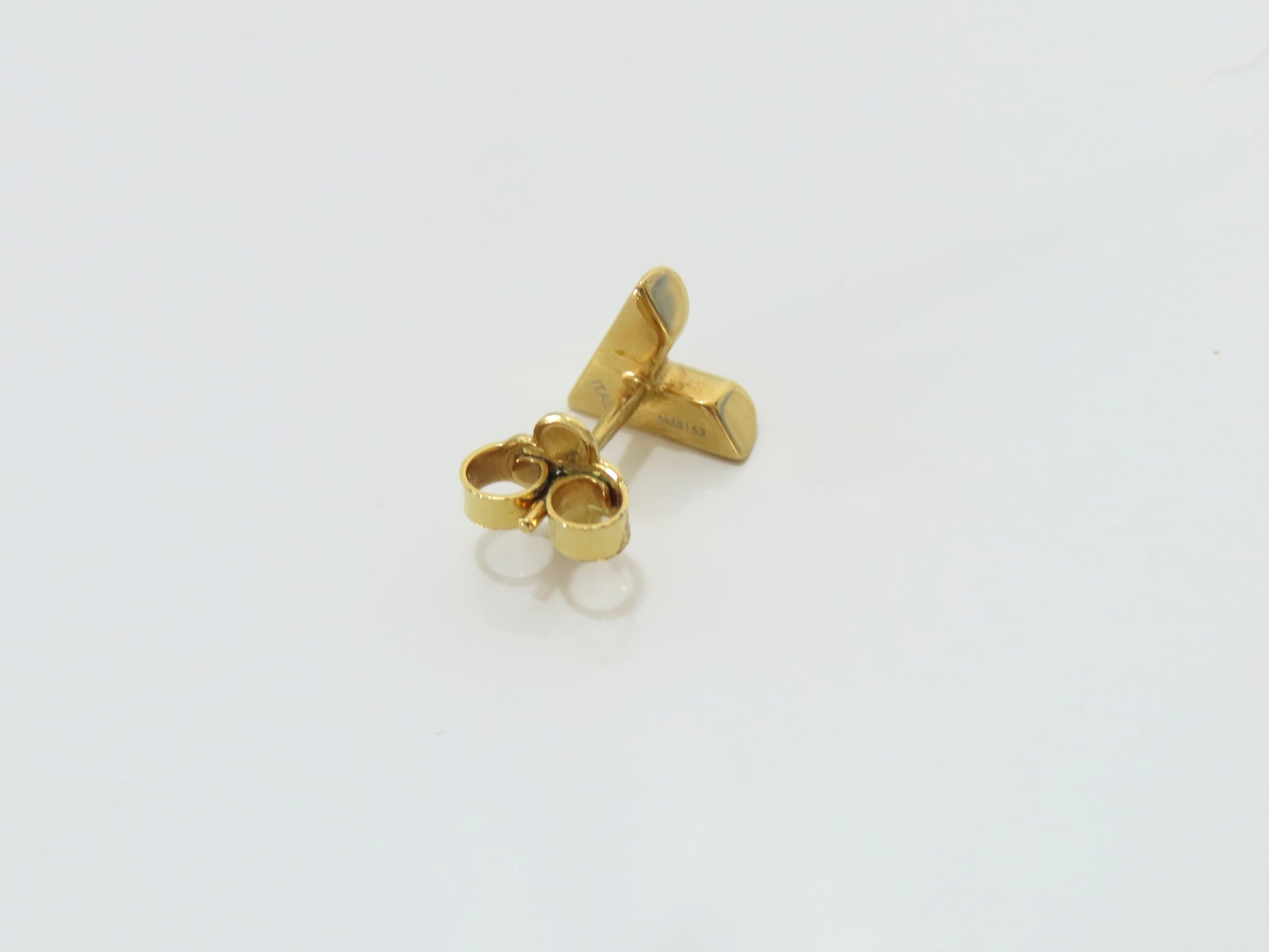 LOUIS VUITTON LV Essential V Earrings M68153 LE1213 GP Earrings