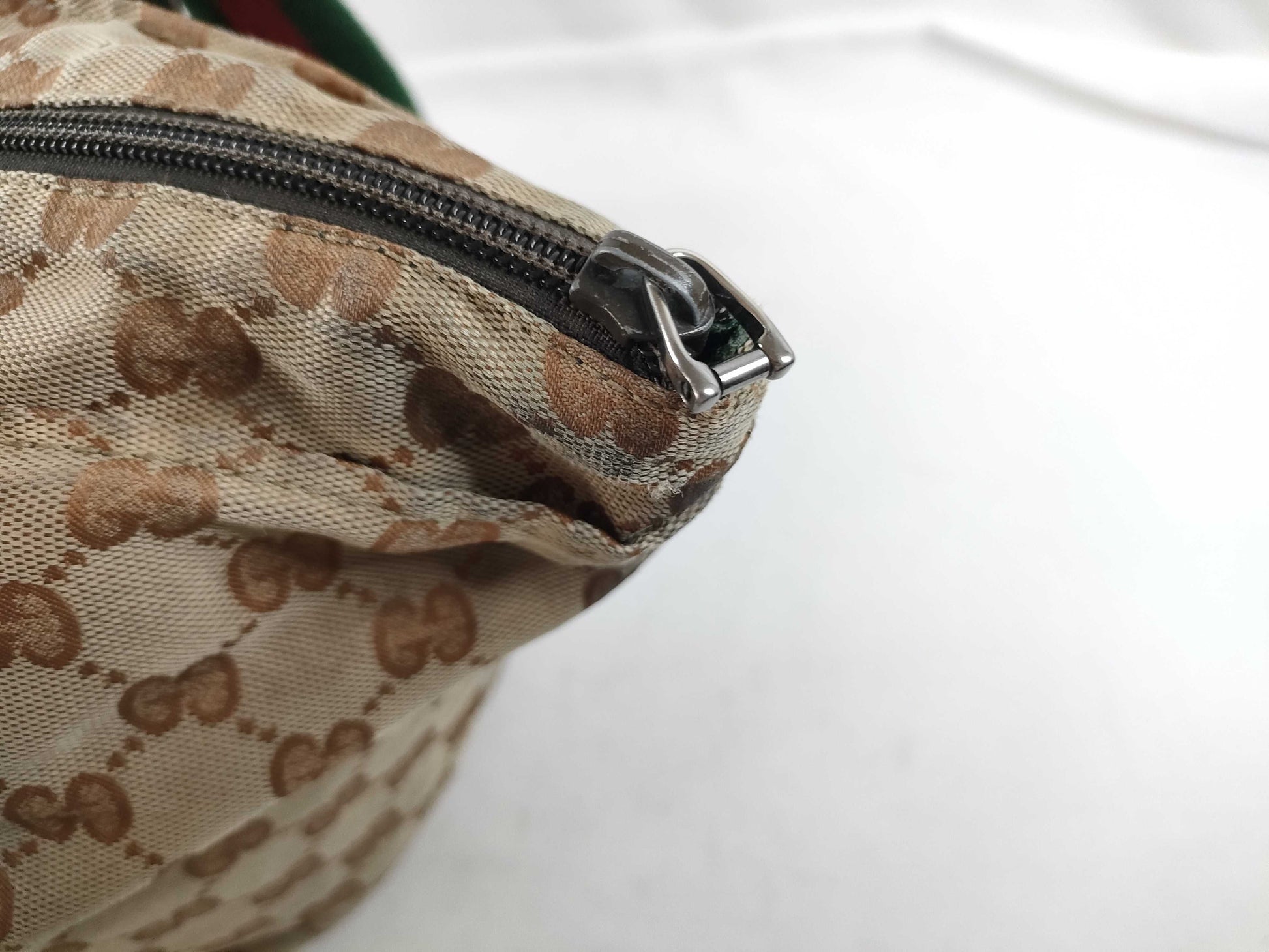 GUCCI GG Canvas Handbag, Nylon Fabric, Size 131.230