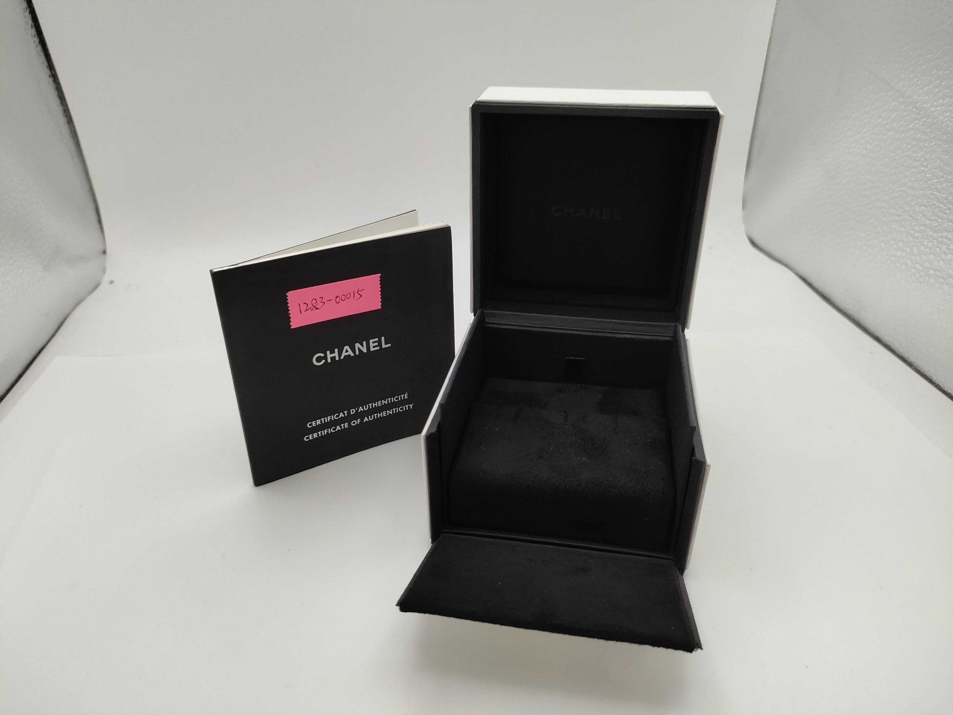 CHANEL Coco Crush YG Au750 6.1g Earrings 