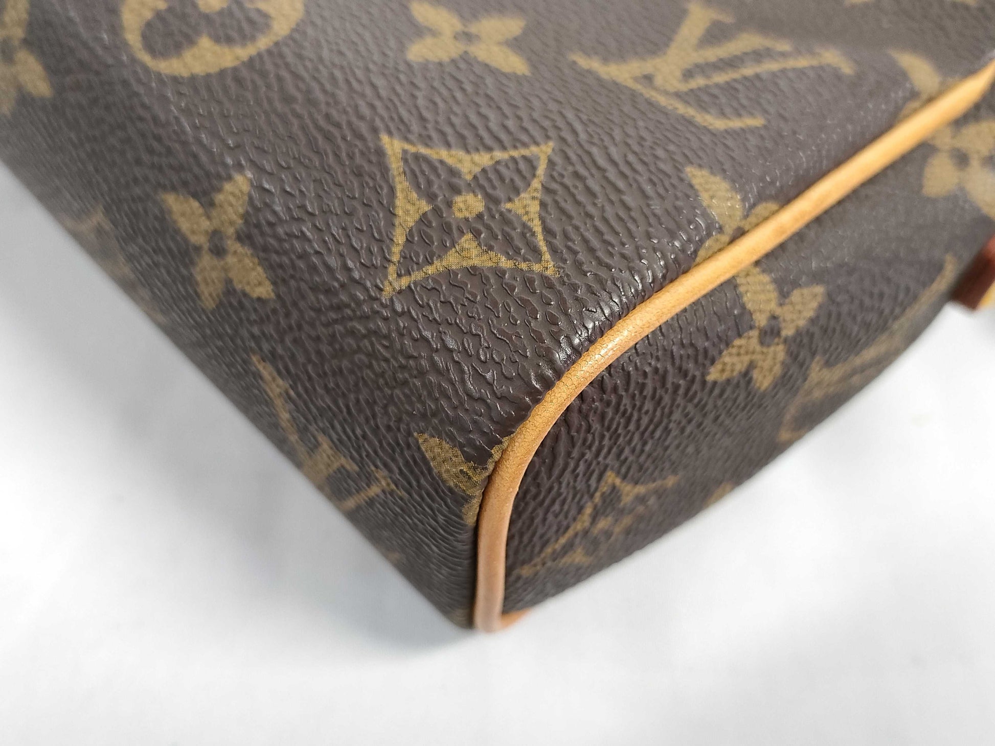 LOUIS VUITTON Monogram Louis Vuitton Shoulder Bag