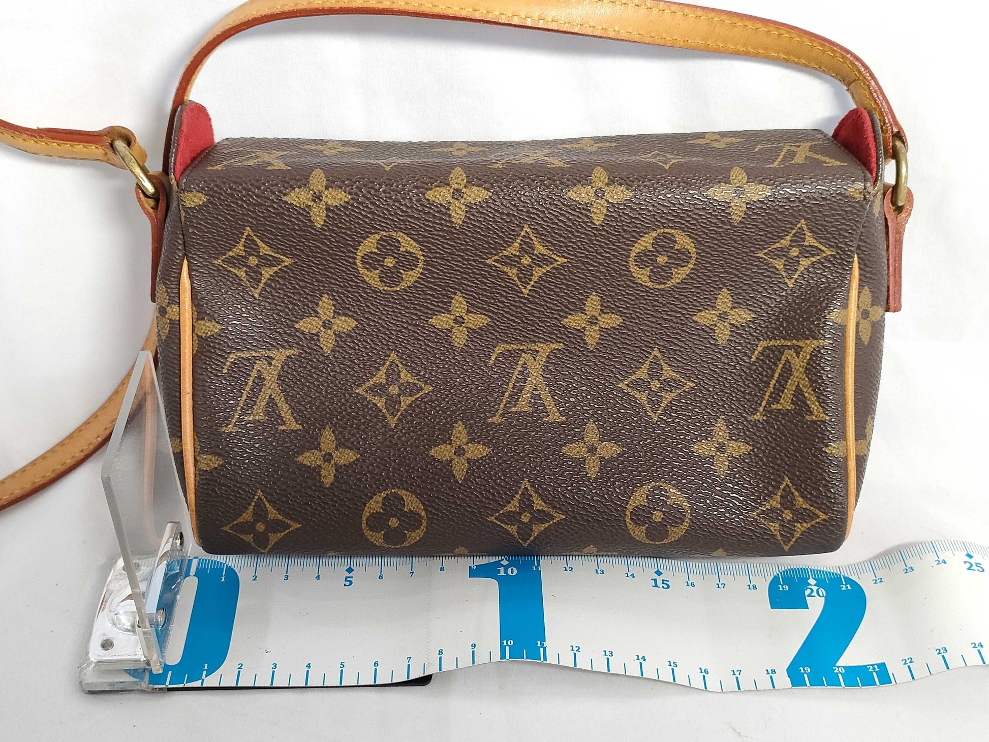 LOUIS VUITTON Monogram Louis Vuitton Shoulder Bag